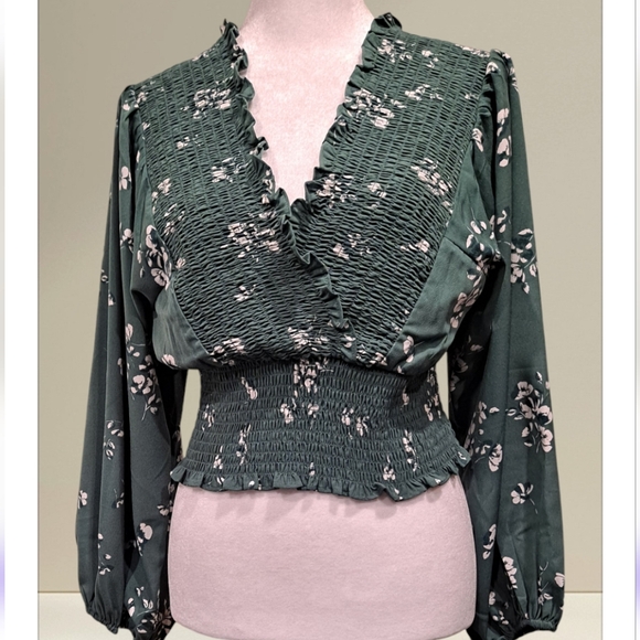 Abercrombie & Fitch  long sleeve Smocked wrap top - Picture 4 of 11